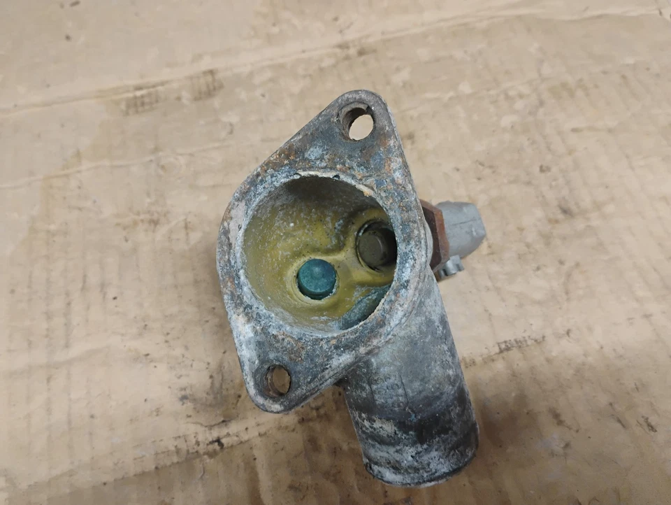 Carcasa termostato Chevy GMC Squarebody 73-87 Foto 3 de 4