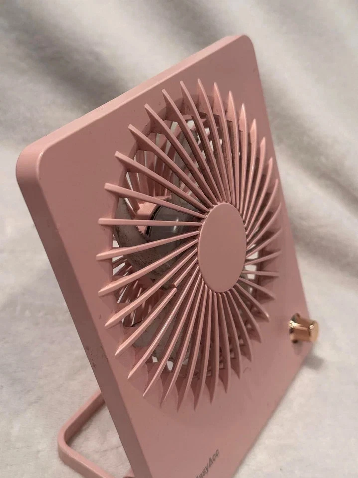 Ventilador USB Portátil EasyAcc - Usado, Plegable, 3 Velocidades, Uso en Escritorio de Viaje Foto 3 de 4