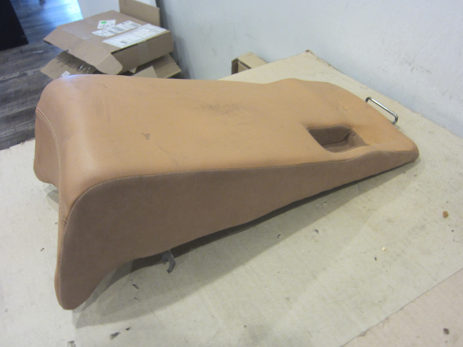 Maserati Quattroporte  Rear Middle Seat Bottom Cushion - Beige - P/N 9813812..