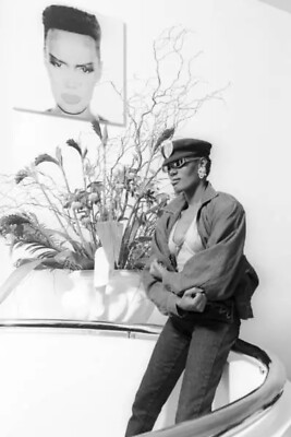 Singer Grace Jones in her restaurant La Vie en Rose in 1987 in 4x6  Photo