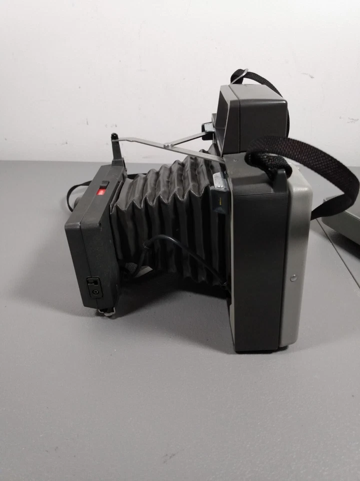 Cámara instantánea Polaroid Land automática 104 vintage PARA REPUESTOS O REPARACIÓN Foto 4 de 4