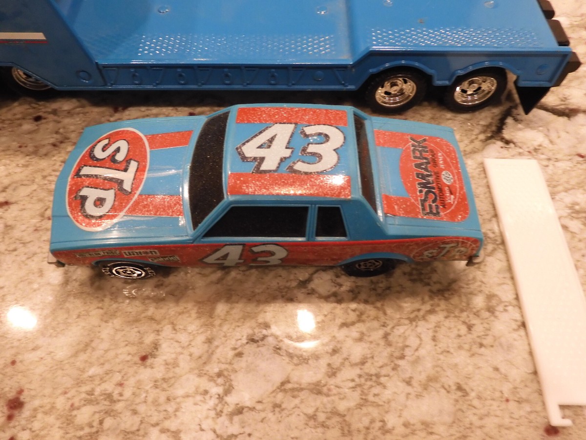 Vintage Ertl Richard Petty STP Car Hauler Pressed Steel Truck Car