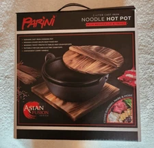 2-Liter Cast Iron Noodle Hot Pot with Wooden Lid & Trivit  - Brand New In Box