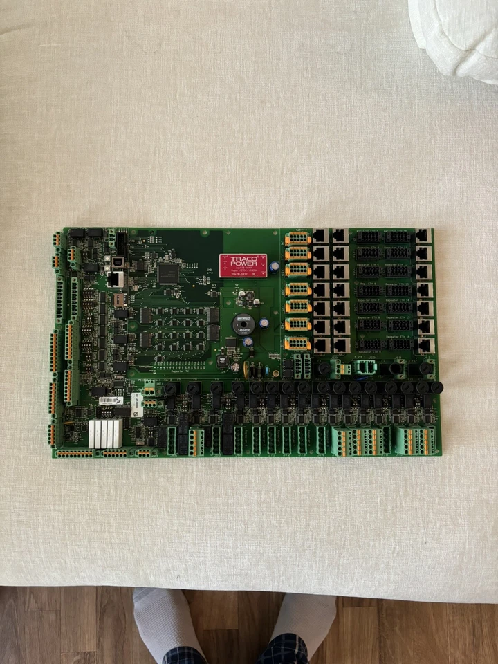 Placa de control industrial - Módulo de alimentación Traco, puertos Ethernet y E/S PCB Foto 2 de 4