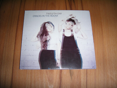 Twelfth Day - Cracks In The Room | CD
