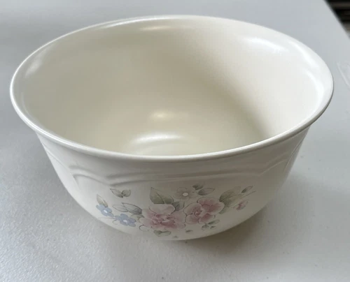 Vintage Pfaltzgraff Tea Rose Large Round Bowl Serving Baking 8.25” x 4”