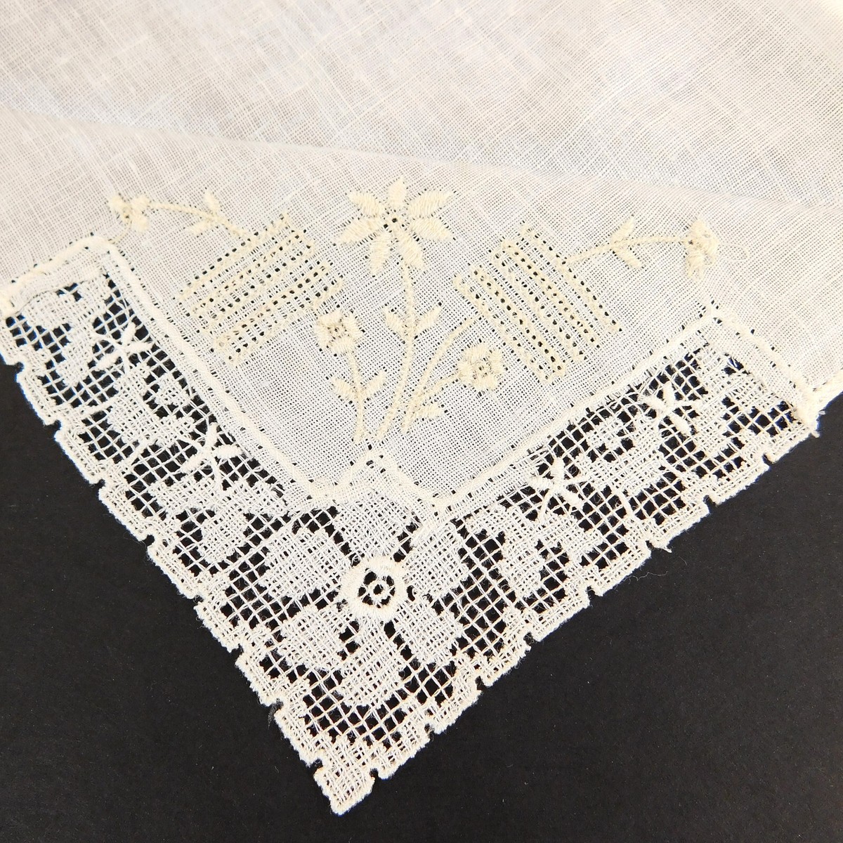 Vintage Linen Lot 2 Hankies Corner Embroidered Flowers Lace Trim