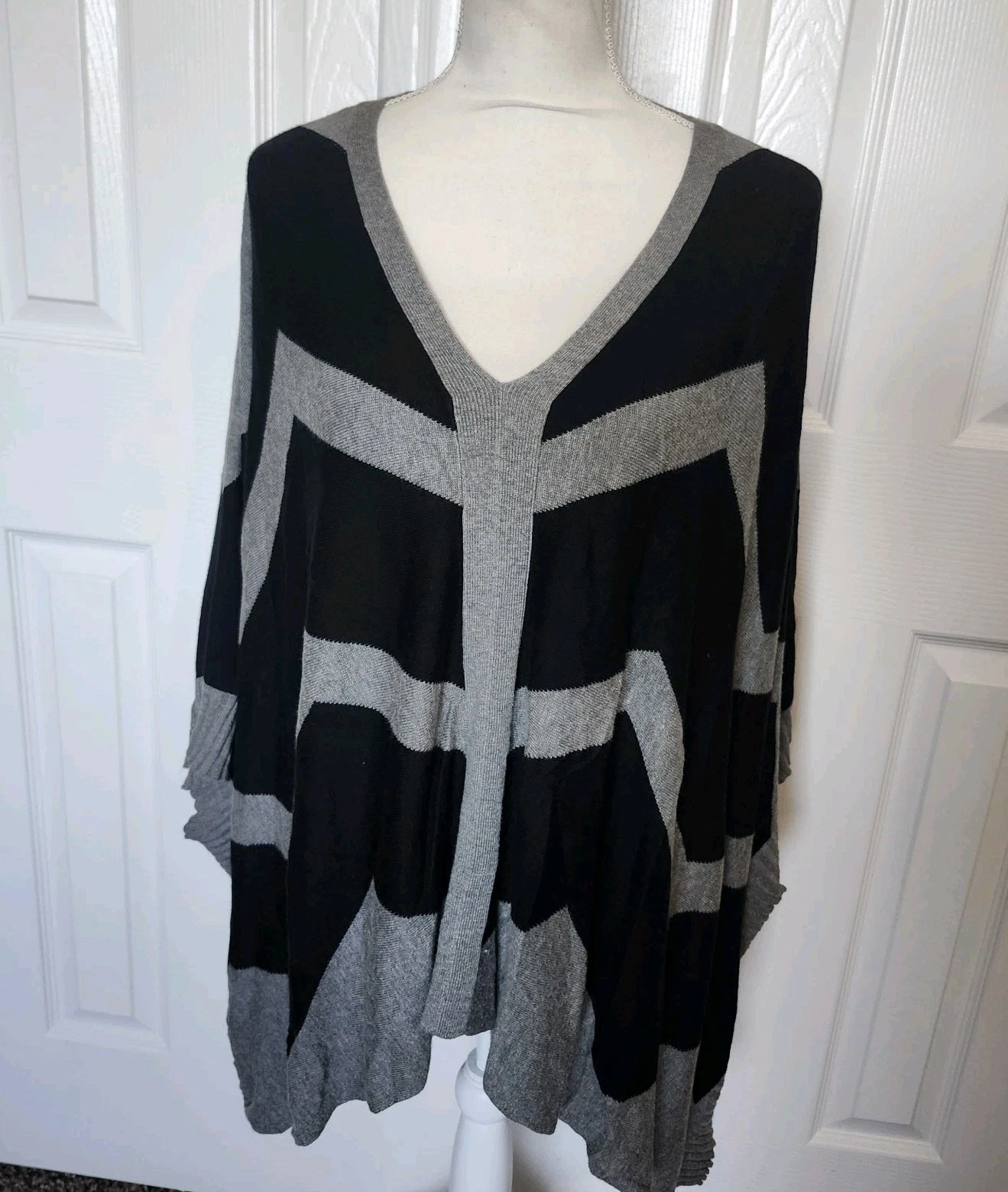 Joseph A Size Medium Black/Gray Striped Poncho