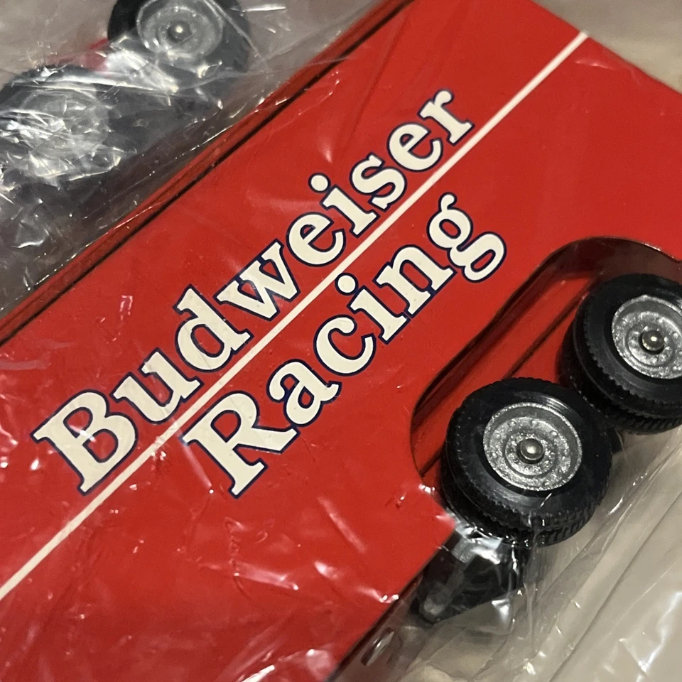 Winross American Racing - #11 Bill Elliot Budweiser - 1:64 Scale Diecast - Image 4 of 4