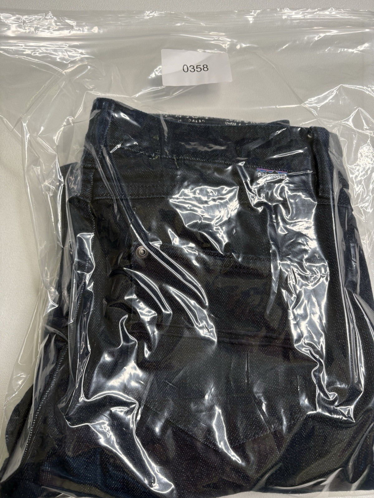 Patagonia Low Rise Iron Clad Dark Wash Blue Denim Cargo Jeans Womens 30 x 28 thumbnail 12