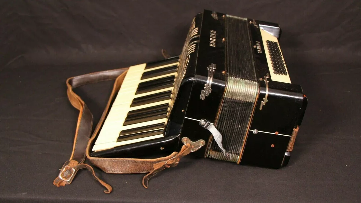 Hohner Tango 1 Piano Accordion in Original Hard Case