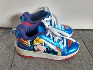 wonder woman heelys