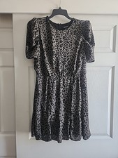 Express Green And Black Leopard Print Dress With Sleeves And Ruffles