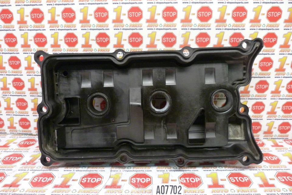 Cubierta de válvula lateral derecha Nissan Xterra 2005-2015 4,0 L 13264-EA200 OEM Foto 2 de 4