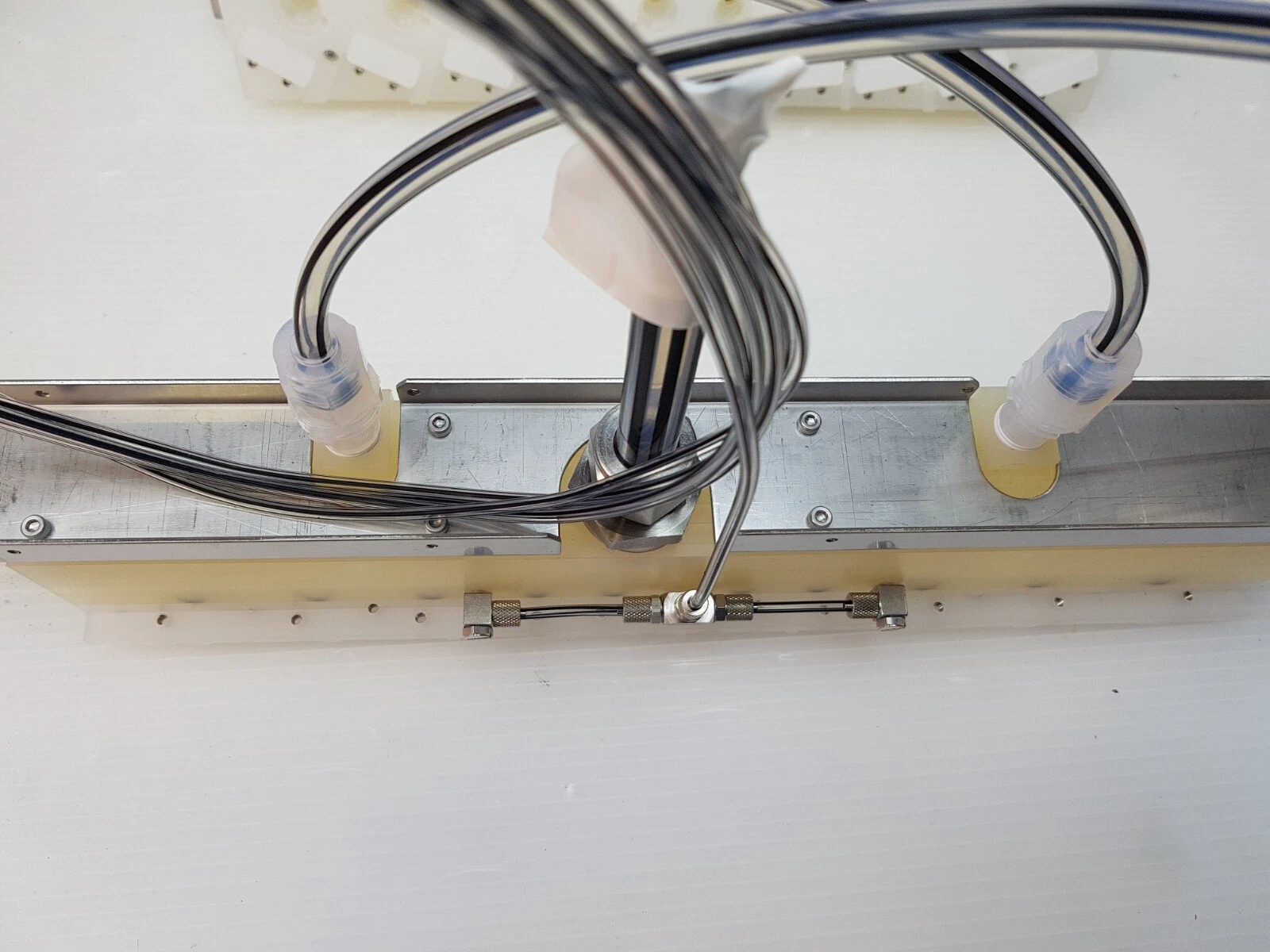 Top of the Bath (NC) Assy with brackets, blue-capped tube fittings and central fitting