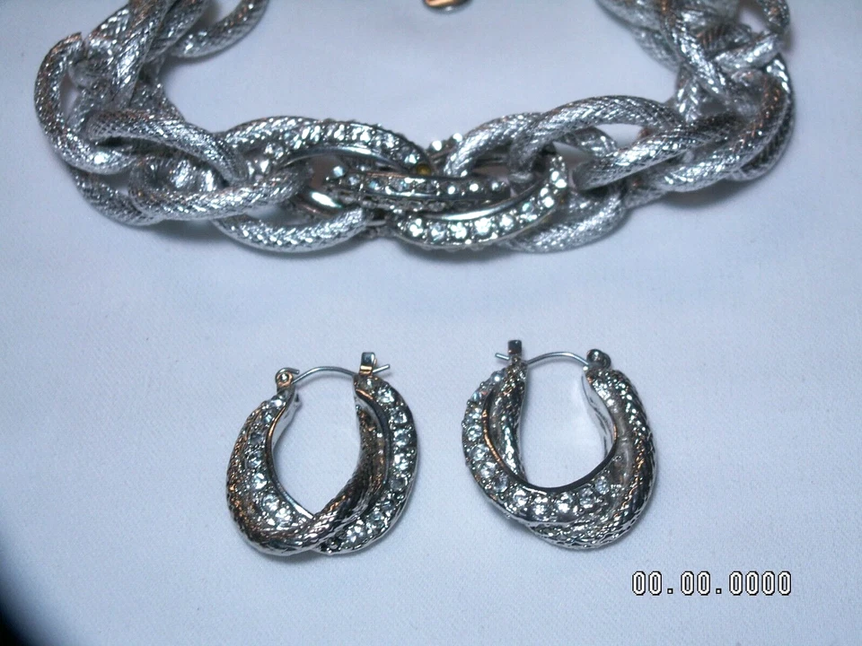 Alfani Grosso Color Argento,Cristalli Catena Bracciale & Orecchini a Bottone Set - Immagine 3 di 4