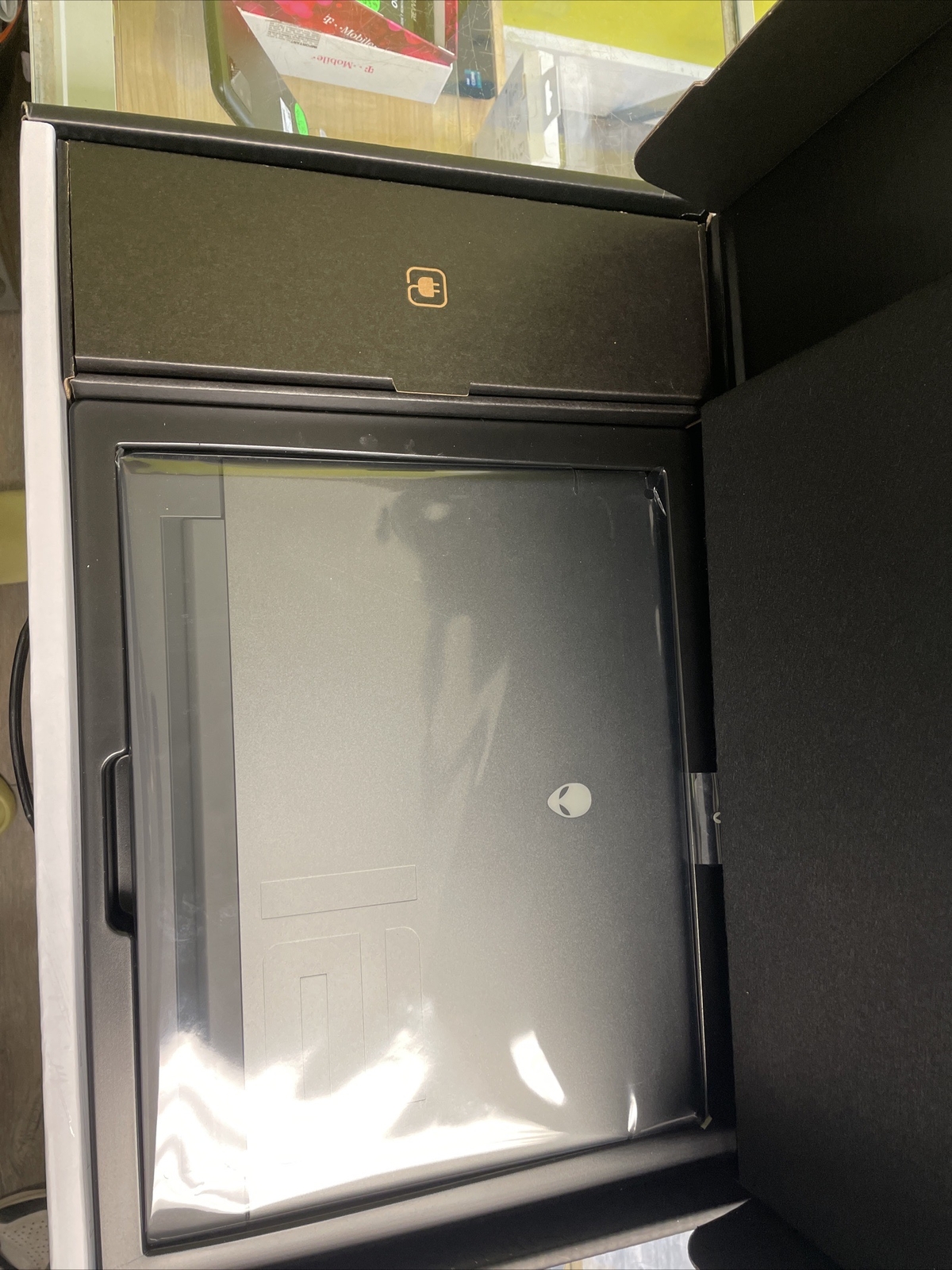 Alienware m16 16" (1TB SSD, Intel Core i7-13700HX, 5.00GHz, 16GB RAM, NVIDIA GeForce RTX 4070) Laptop - Dark Metallic Moon (AWM167602BLKPUS)
