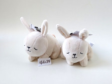 H&M Home Hase Kaninchen schlafend 2 x Stofftier Kuscheltier Plüschtier (T226)