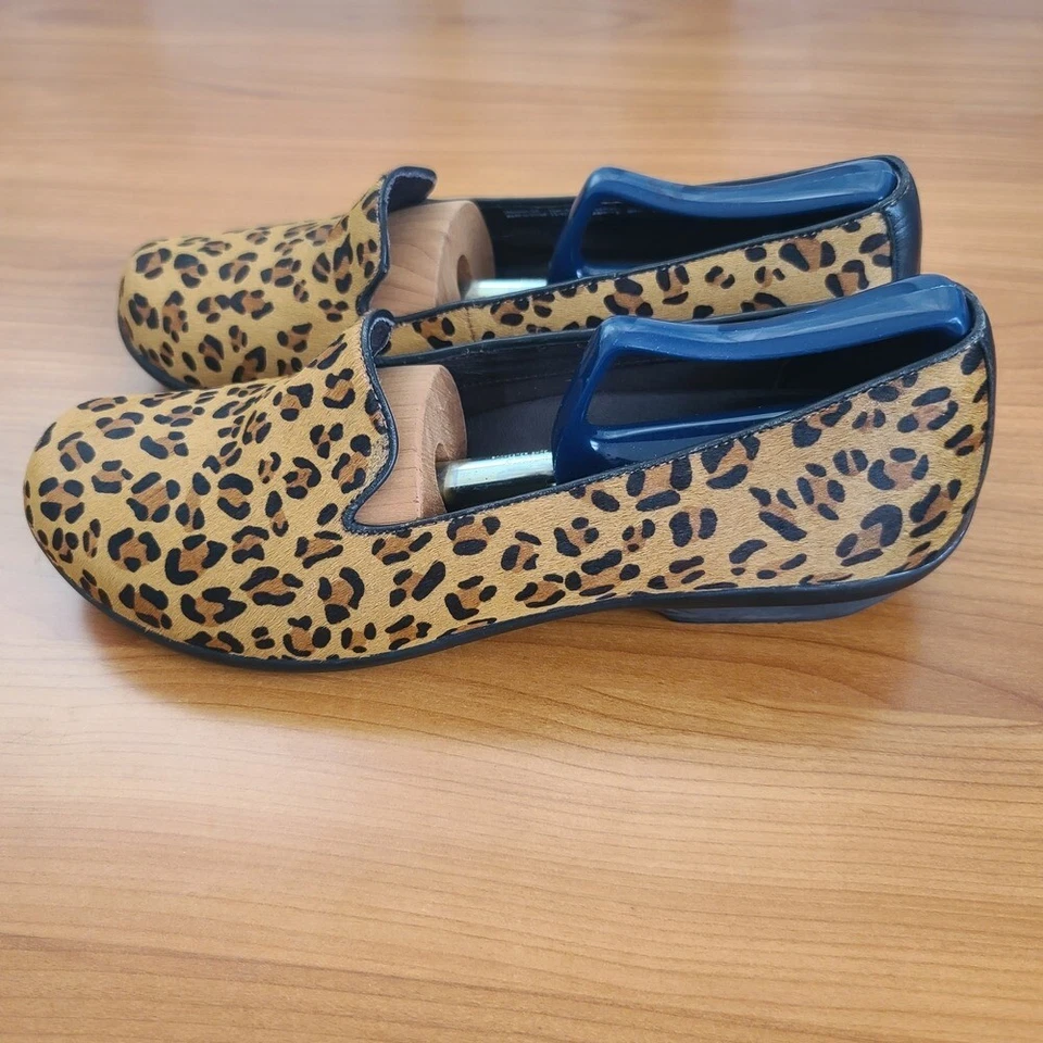 Mocasín sin cordones Dansko Olivia pelo de becerro estampado de guepardo para mujer talla 10 Foto 4 de 4