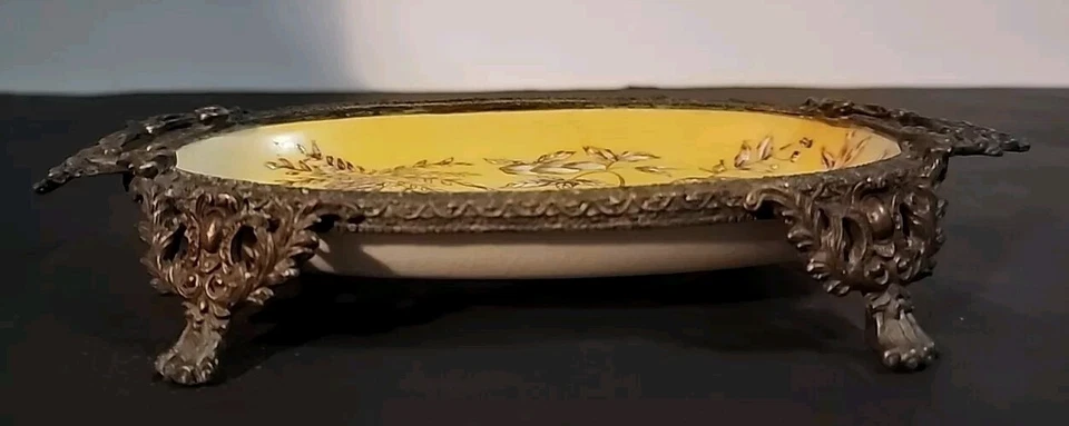 Jabonera china esmaltada de porcelana con pies de latón antigua arte de 4 patas ornamentado ANTIGUA Foto 2 de 4