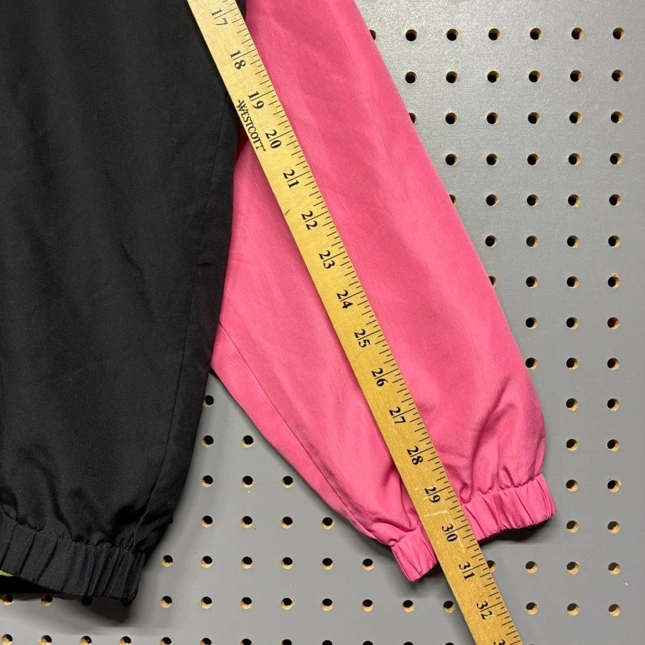 Cheetos 1/4 zip windbreaker jacket Size L mesh lined with hood adult size large - product detail image 7