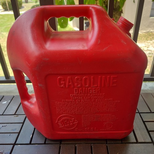 Vintage Blitz pre ban 5 gallon gas can model# 50833 Gasoline Jug 5g 18.9L