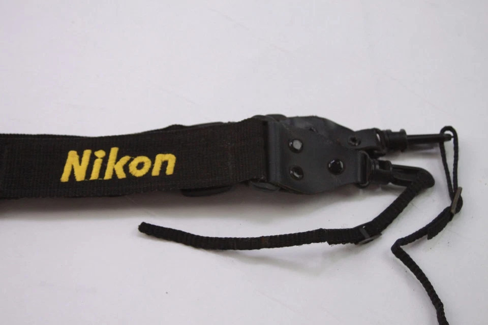 Correa ajustable para el cuello de la cámara Nikon - negra y amarilla Foto 2 de 4