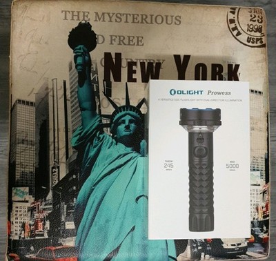 Olight Prowess LED Taschenlampe, Bidirektionales Licht - 5000 Lumens