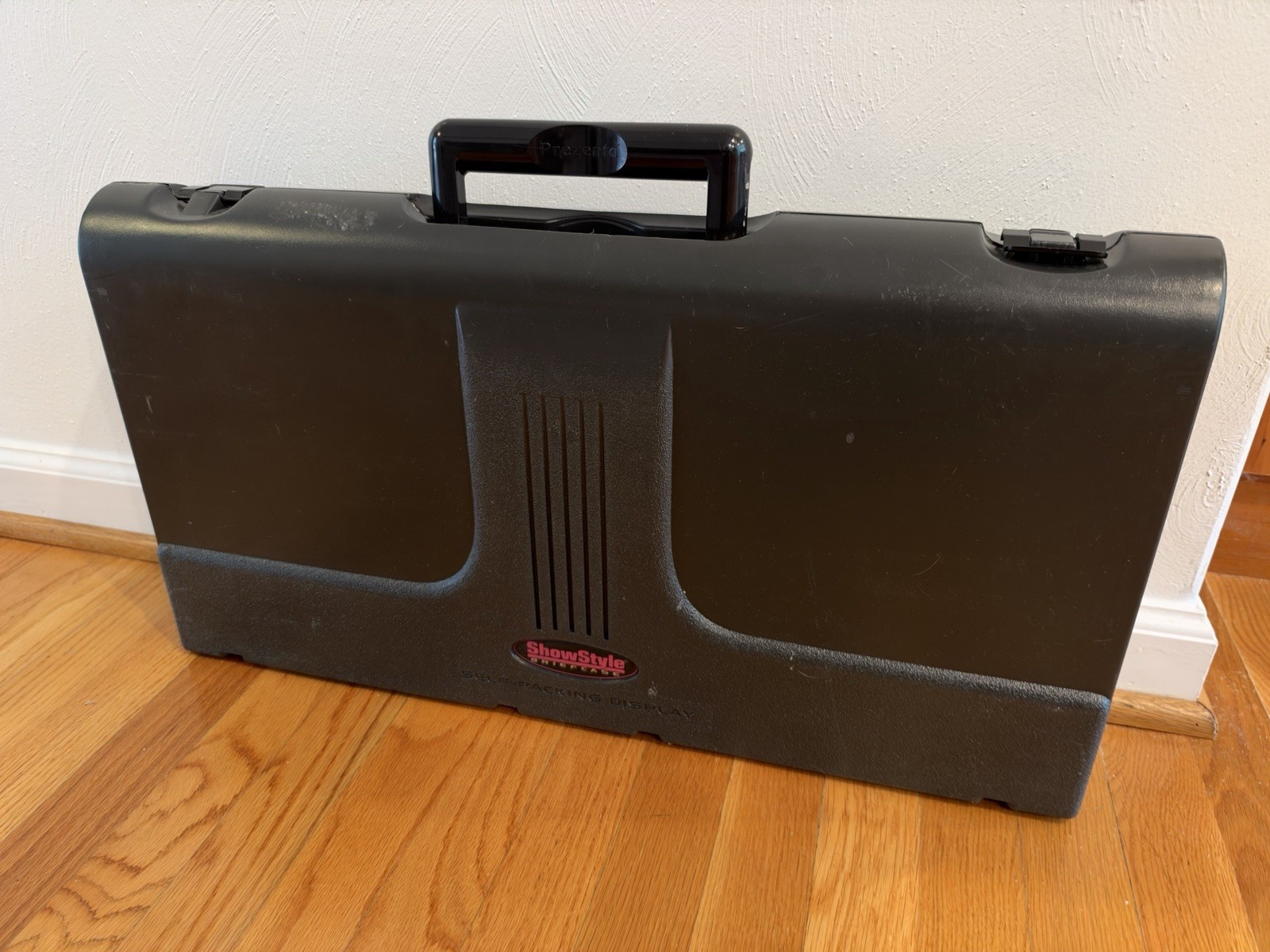ShowStyle Briefcase Jewelry Display Presentation System Black 24" X 48"
