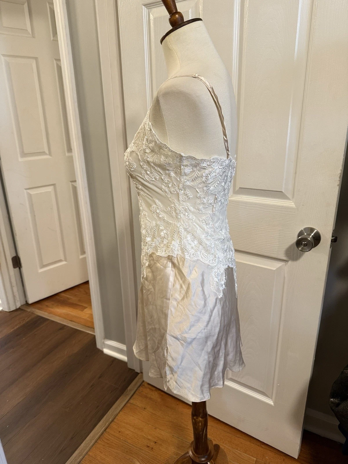 UNDERCOVER Slip Ethereal Victoria's Secret in pizzo di seta (S) vintage romantico