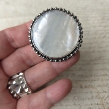 Ornament Anstecknadel Hutspitze Antik Perlmutt Metall Versilbert Belle...