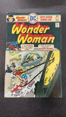 Wonder Woman #220 DC Comics 1975 Neal Adams Giordano Bondage Cover!