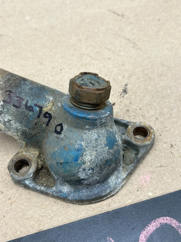 CARCASA TERMOSTATO SALIDA AGUA OEM CHEVROLET GM C10 K10 K5 CAMARO 336790 69 70 Foto 3 de 4