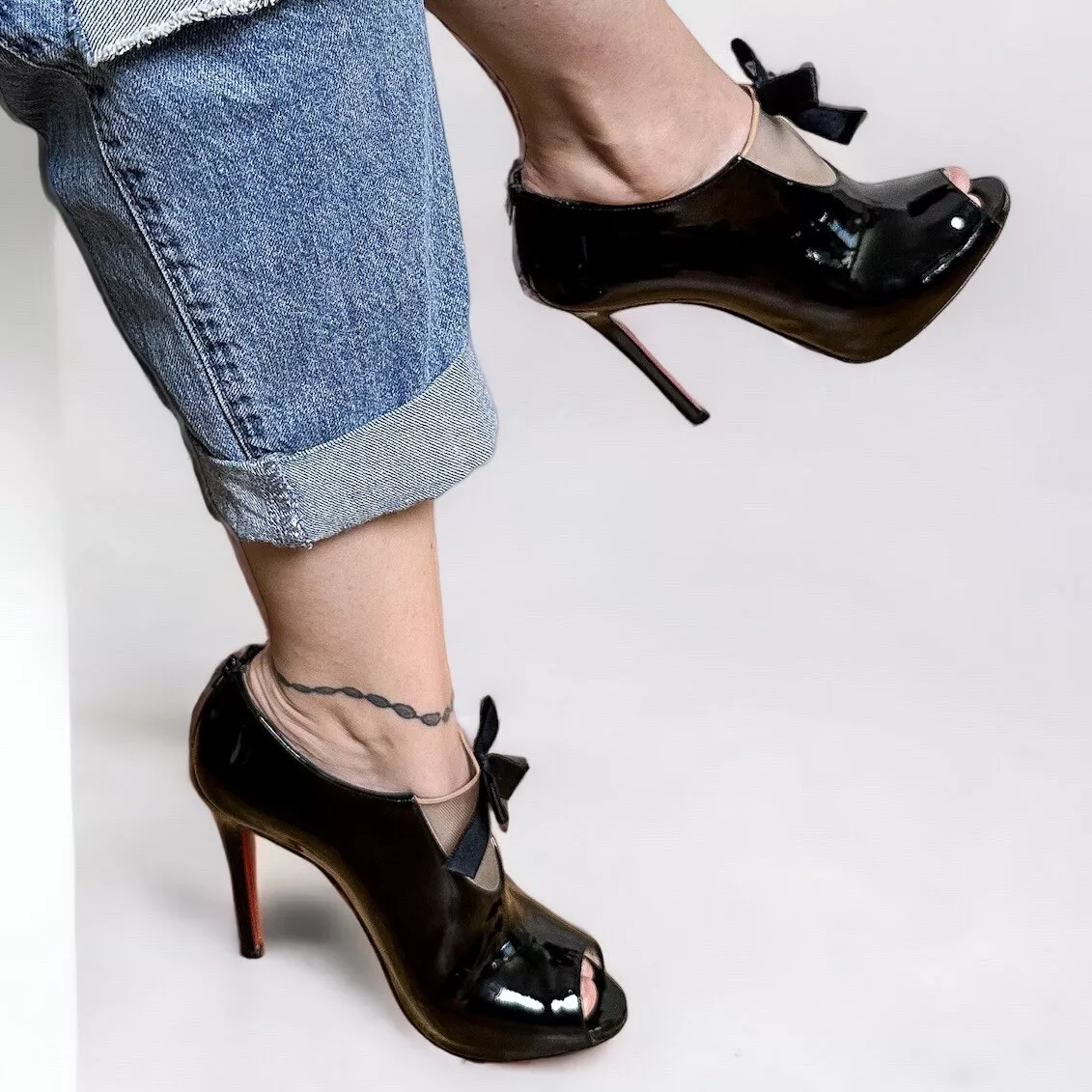 Christian Louboutin Women s Sz 36.5 US 6.5 Estanodo Black Bow