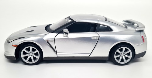 Maisto 1/24 - Nissan Skyline GT-R R35 silber Diecast Scale Modellauto - Bild 4 von 7