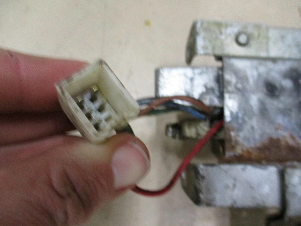 Regulador de tensão 165-81910-20-00 1969 Yamaha L5T - Imagem 4 de 4