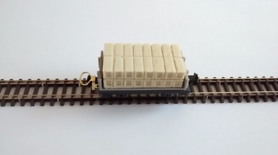 009 Schmalspurwagen mit Munitionskistenladung.