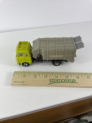DINKY SUPERTOYS REFUSE WAGON - No. 978 - 1973 Bedford City Truck