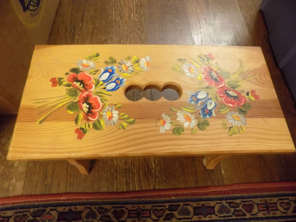 Vtg Wooden Oak FOOT STOOL Hand Painted Tole Flowers Finger Holes 16x8.5x7.5" VGC - Image 2 of 4
