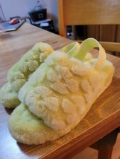 UGG Ladies Fluff Slide Poppy Slipper, Color Is Pollen sz 7. IMMACULATE Condtn