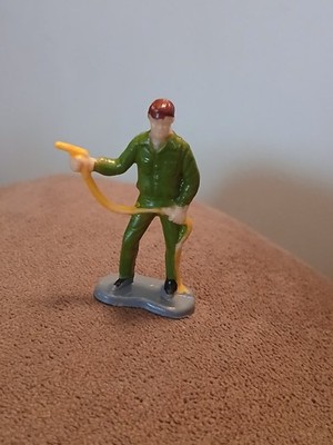 Man Pumping Gas plastic figure Green With Hise Marx Tim Mee Train Villager 
