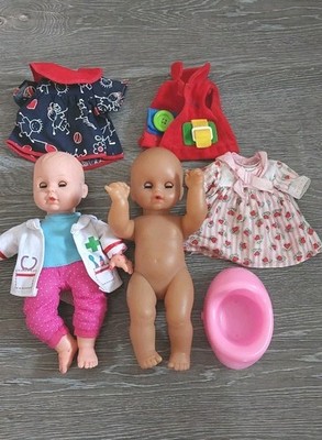 Set 7 Teile 3x Baby Puppe 30cm 32 cm + Kleid Emil Schwenk Töpfchen Kleidung Arzt