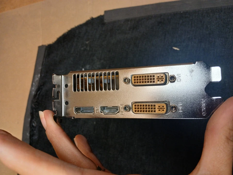 ZOTAC nVIDIA GeForce GTX 550 Ti Multiview Video Card 1 GB 192 bit GDDR5 SLI - Image 2 of 4