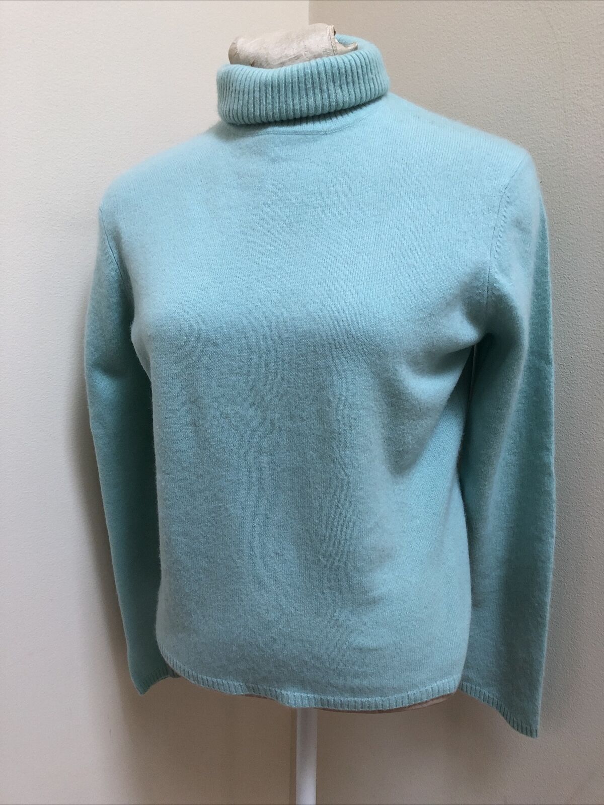 Vintage Al sold Louisville-Jefferson County Mall out. Pursuits Robins Egg Blue L Sweater 100% Woman’s Cashmere