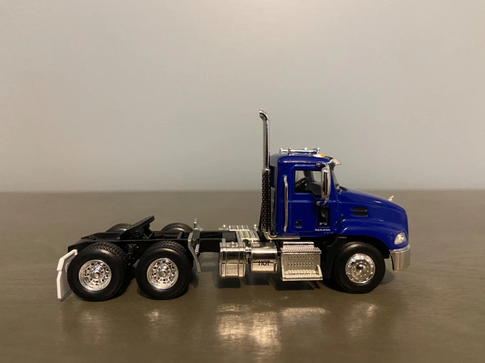 1/64 DCP/First Gear Mack Pinnacle Day Cab. - Image 4 of 4