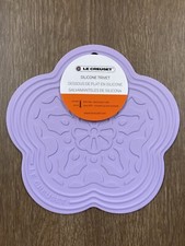 "Powder Purple" LE CREUSET 7.5" Silicone Flower Trivet Hot Pad Mat Cool Tool NWT