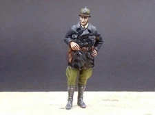 Resicast 1/35 Belgian Tanker 1940 WWII #1 Standing Hand on Waist [Figure] 355669
