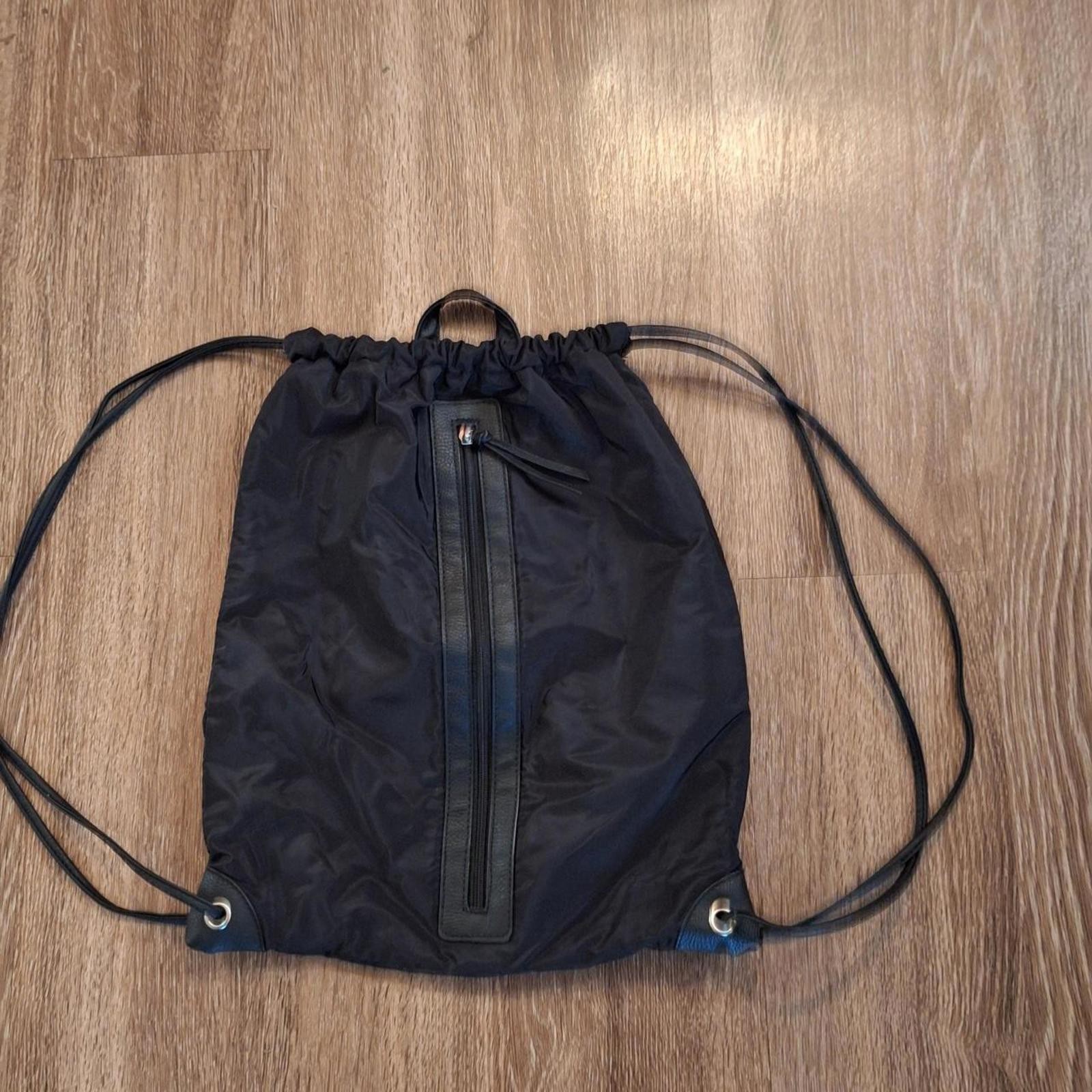 Stylish Drawstring Backpack with Zipper Pocket - image 2