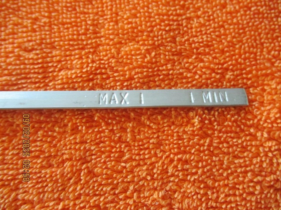 Varilla de medición de nivel de aceite bloque de motor MGC NOS 12B 1461 - OEM, NOS - MGCs 1967 a 1969 Foto 2 de 4