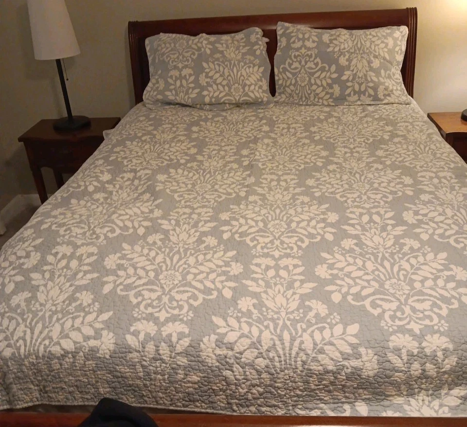 Laura Ashley Rowland Reversible Quilt & Standard Sham Set 84"× 84 Full~Queen - Image 2 of 4